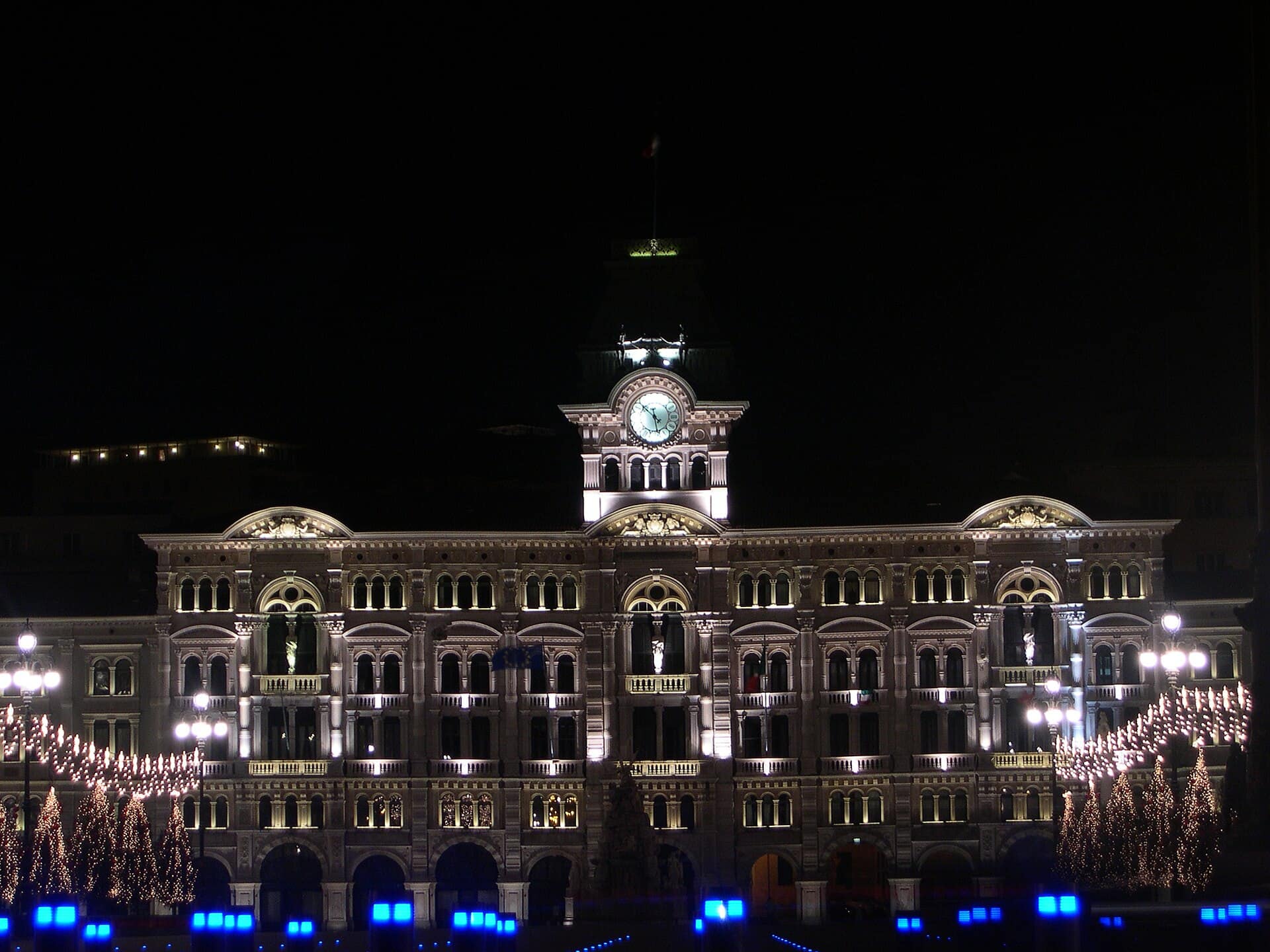 Piazza Unità d'Italia opening onto the Adriatic — Trieste Shore Excursions